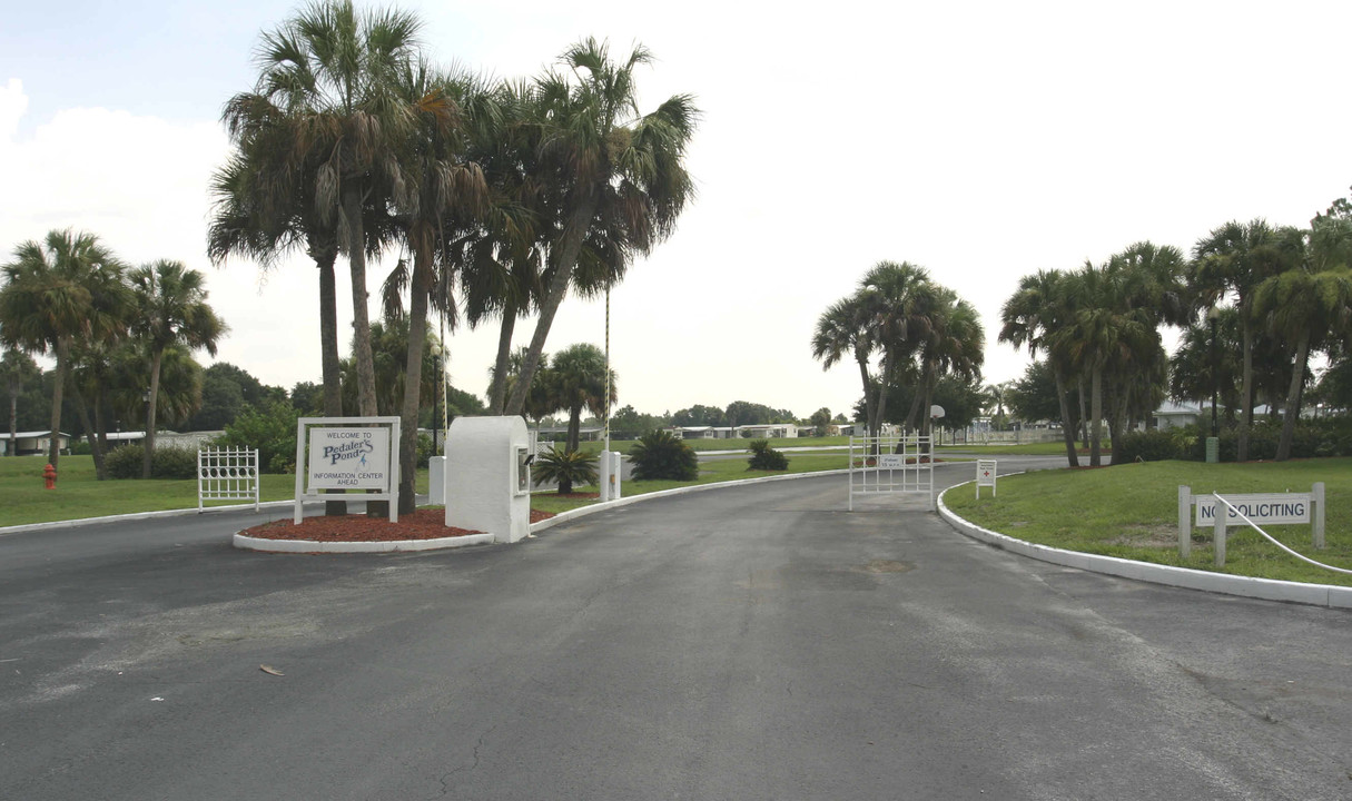 Winter Haven Oaks in Winter Haven, FL - Building Photo