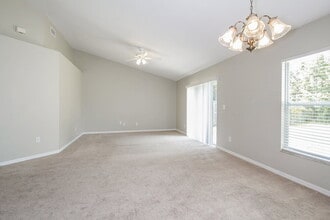 7616 Bristol Park Dr in Apollo Beach, FL - Foto de edificio - Building Photo