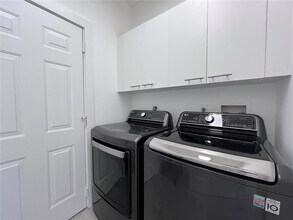 725 NW 156th Ave in Pembroke Pines, FL - Building Photo - Building Photo