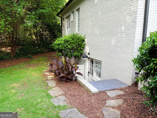 785 Weatherly Ln NW in Sandy Springs, GA - Building Photo - Building Photo