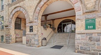 940 Monroe Ave NW in Grand Rapids, MI - Building Photo