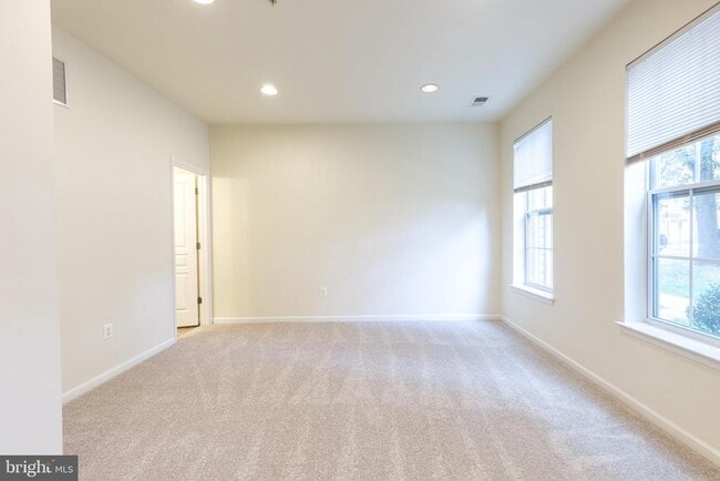 1308 Ray Ln in Glen Burnie, MD - Foto de edificio - Building Photo