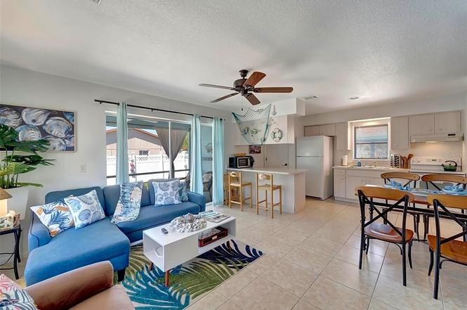 1986 Massachusetts Ave in Englewood, FL - Building Photo