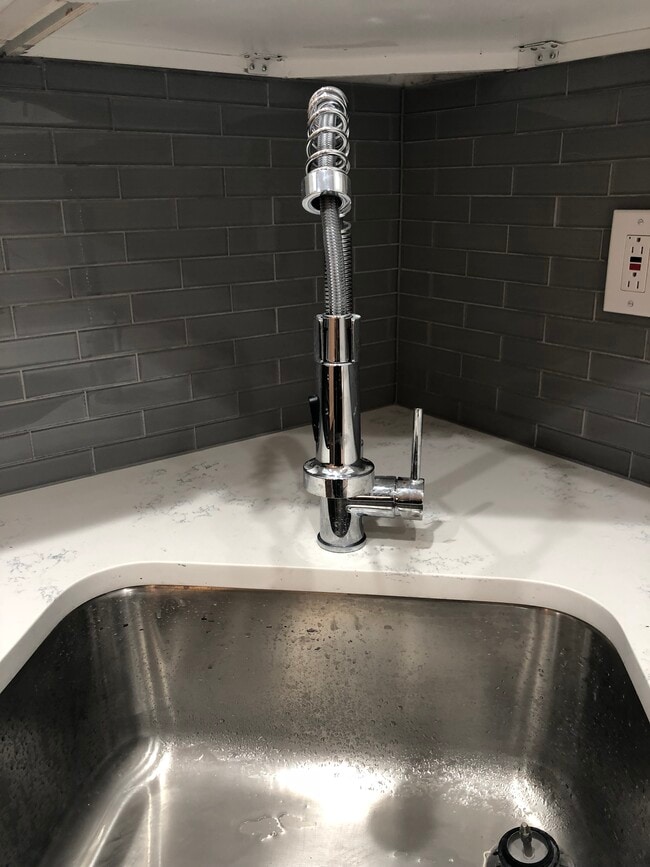 5 Paerdegat 15th St, Unit 1 in Brooklyn, NY - Building Photo - Building Photo