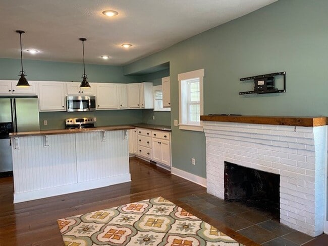 1572 S Kickapoo Ave in Springfield, MO - Building Photo - Building Photo