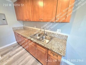 710 W 90th St in Los Angeles, CA - Building Photo - Building Photo