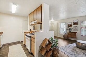 Arlington Farm Apartments in Davis, CA - Foto de edificio - Building Photo