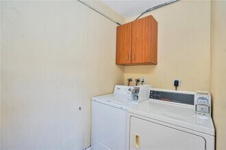 1424 Holly Heights Dr, Unit 5 in Fort Lauderdale, FL - Foto de edificio - Building Photo