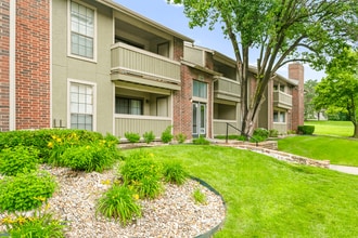 Coventry Oaks in Overland Park, KS - Building Photo - Building Photo