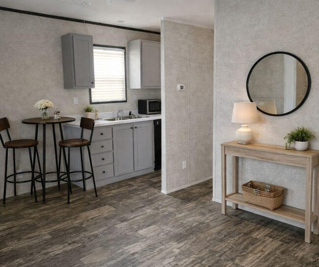 1250 Lakeview Dr in DeLand, FL - Building Photo - Building Photo