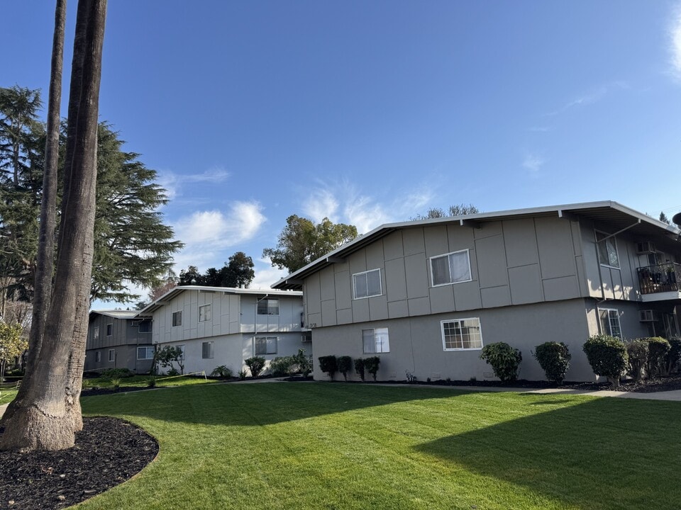 Park Hills Place in Sacramento, CA - Foto de edificio