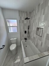 1930 Magnolia Ave in Long Beach, CA - Building Photo - Building Photo