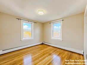 19 Town Hill St, Unit 2 in Quincy, MA - Building Photo - Building Photo