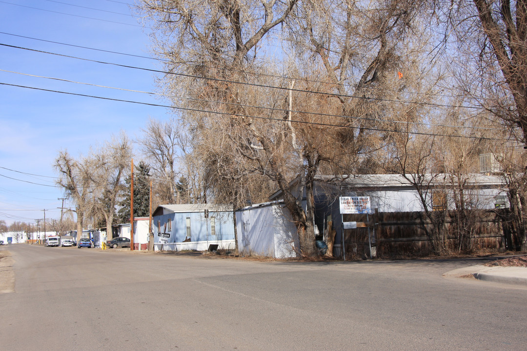 Dukes Mobile Home Park in Arvada, CO - Building Photo