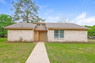 7327 Shady Vale Ln in Houston, TX - Building Photo