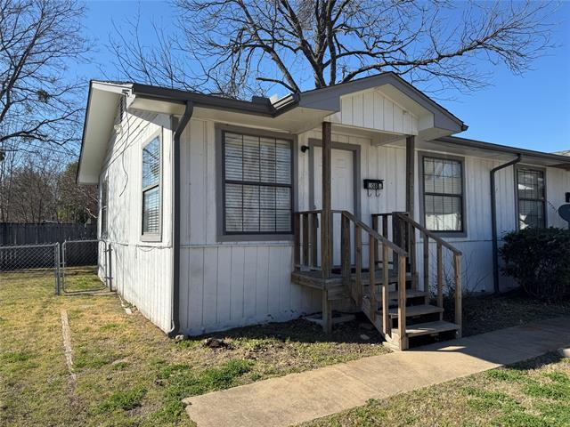 208 S Dallas St in Kaufman, TX - Building Photo - Building Photo
