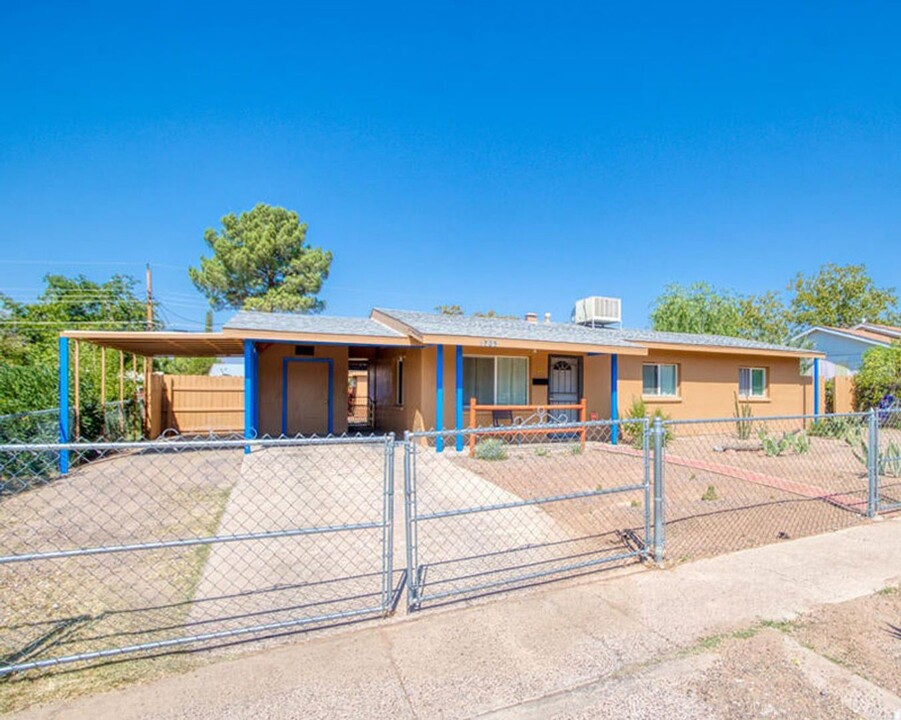 1705 E Colorado Ave in Las Cruces, NM - Building Photo