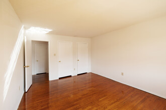 Latham Village Aptartments in Latham, NY - Foto de edificio - Interior Photo