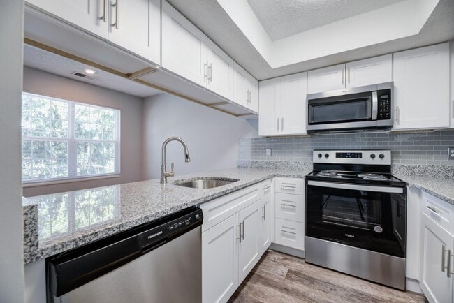 Wexford Lakes Apartments and Townhomes