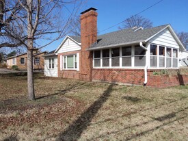 1601 W Broadway in Columbia, MO - Building Photo