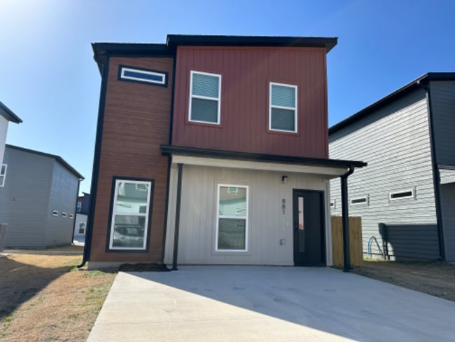 881 Boardwalk Ave in Bentonville, AR - Foto de edificio - Building Photo