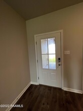 213 Garden Oaks Ave in Youngsville, LA - Foto de edificio - Building Photo