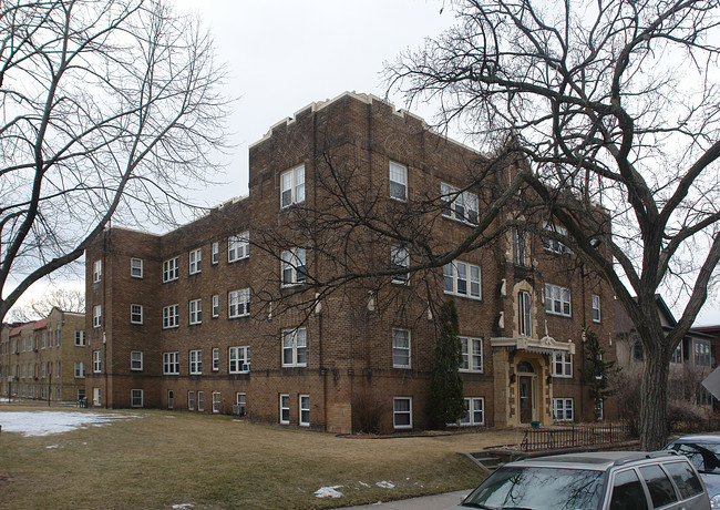 Uptown Classics Apartments in Minneapolis, MN - Building Photo - Building Photo