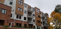 Top Floor/Vaulted Ceilings/ADA/Wood Floors... in Kirkland, WA - Foto de edificio - Building Photo