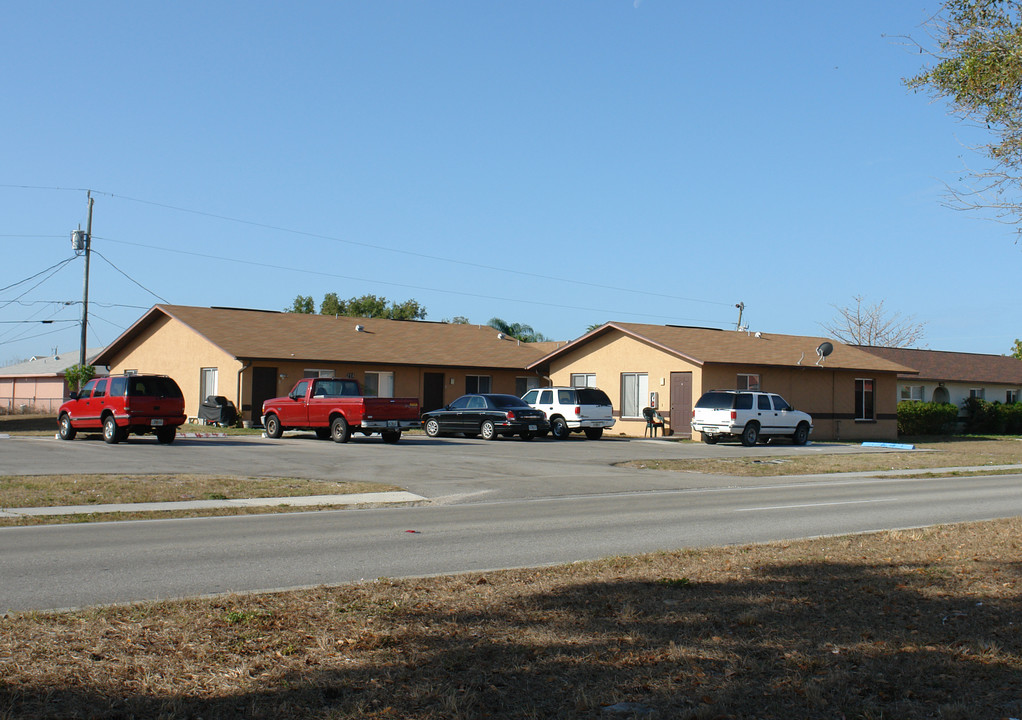 214-226 Hancock Bridge Pky in Cape Coral, FL - Building Photo