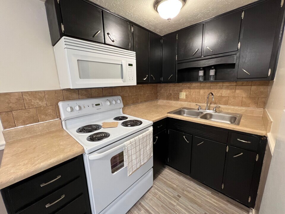 Mayfair Apartment Homes in Jeffersonville, IN - Building Photo
