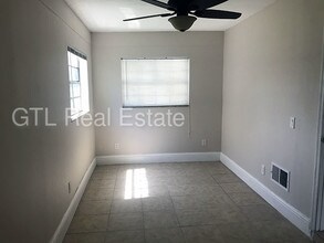749 S Ridgewood Ave-Unit -1 in Daytona Beach, FL - Building Photo - Building Photo