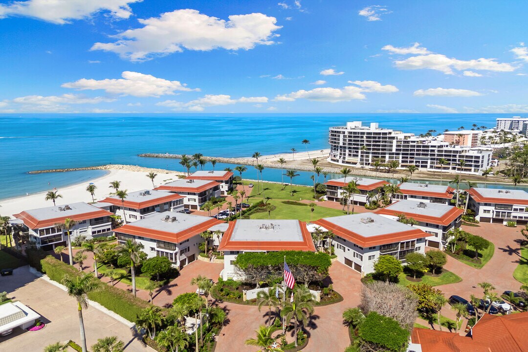 2203 Gulf Shore Blvd N in Naples, FL - Building Photo
