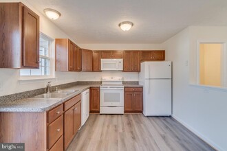2926 Sorrell Ct, Unit 933 1st Floor in Winchester, VA - Building Photo - Building Photo