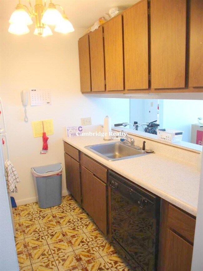 37 Belmont St, Unit 37A in Somerville, MA - Building Photo - Building Photo