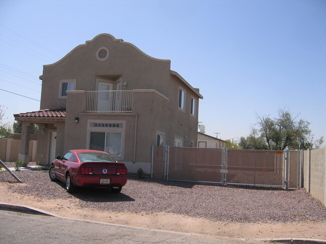 property at 914 E Hedrick Dr