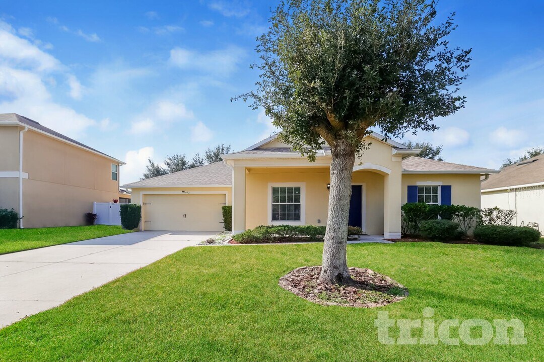 492 Shirley Dr in Apopka, FL - Foto de edificio