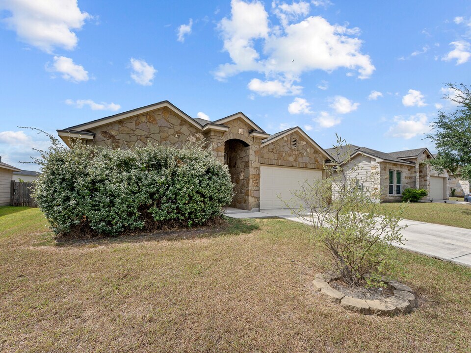 216 Teron Dr in San Marcos, TX - Building Photo