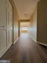 10101 Grosvenor Pl in Rockville, MD - Building Photo - Building Photo