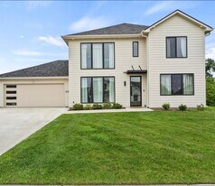 2240 N Traveller Dr in Columbia, MO - Building Photo