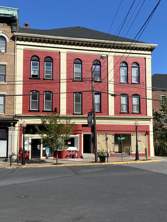 1 Broadway in Bangor, PA - Building Photo