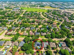2562 Primrose Dr in Richardson, TX - Foto de edificio - Building Photo