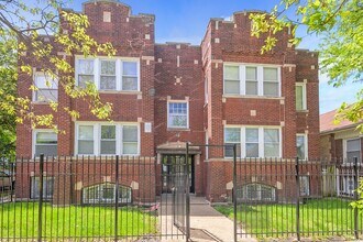 6156 S Albany Ave. Chicago IL in Chicago, IL - Building Photo - Interior Photo