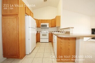 211 La Valle Strada in Pocatello, ID - Foto de edificio - Building Photo