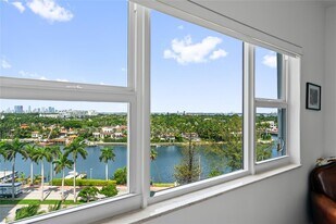 4925 Collins Ave in Miami, FL - Building Photo