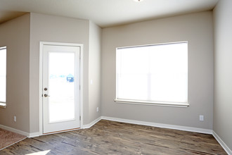 The Grove in West Des Moines, IA - Building Photo - Interior Photo