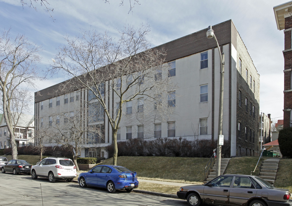 Stowell House Apartments in Milwaukee, WI - Building Photo