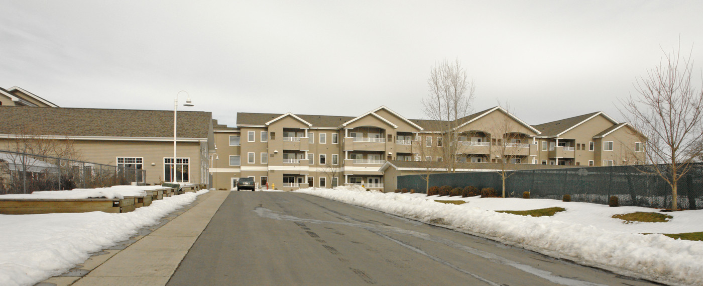 Broadway Court Estates in Spokane, WA - Building Photo