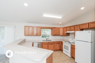 1711 Hayworth Cir NW in Palm Bay, FL - Foto de edificio - Building Photo