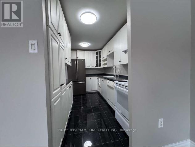 4062 Lawrence Ave E in Toronto, ON - Building Photo - Building Photo