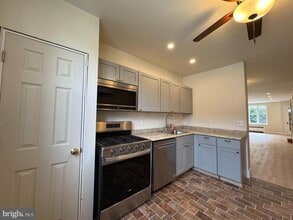 6643 Sprague St in Philadelphia, PA - Building Photo - Building Photo